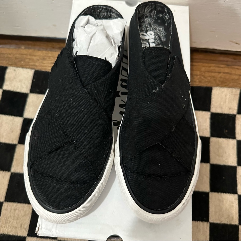 Gypsy Jazz Yvonne Black Slip-On Flats